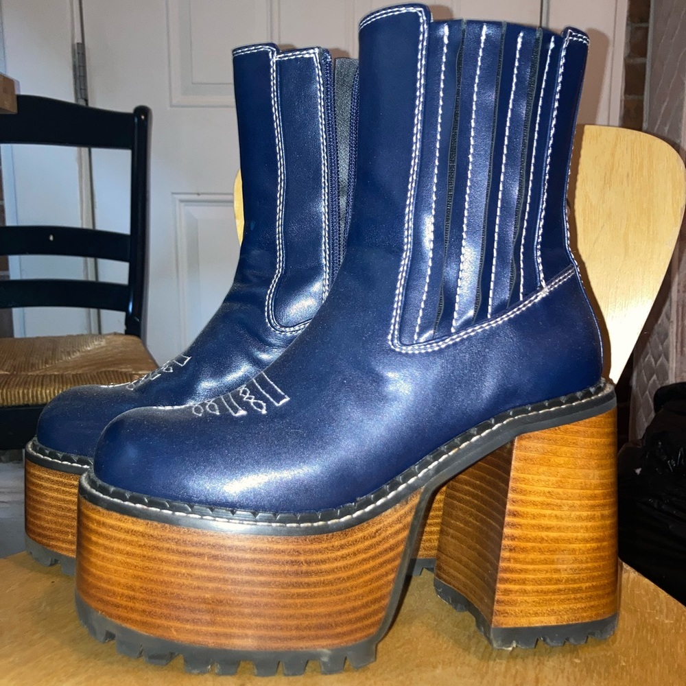 dELiA*s platform cowgirl boots